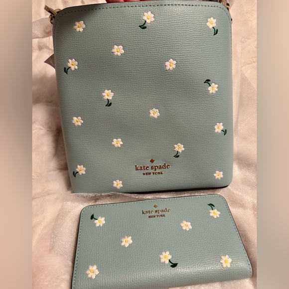 ❣️NWT❣️ Kate Spade Aphrodite Daisy Embroidered Darcy Bucket Tote (purse) - Picture 5 of 11
